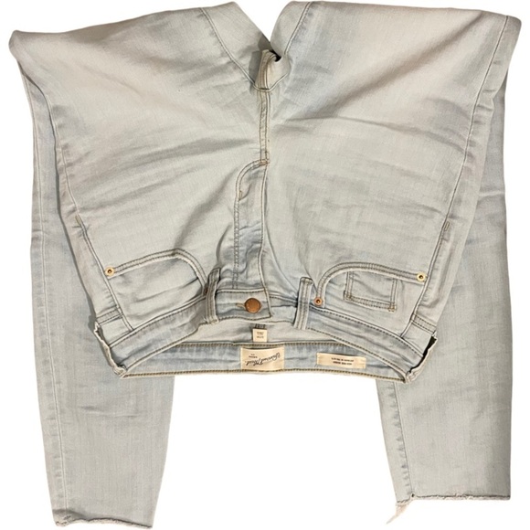 Universal Thread High Rise Skinny Jeans Distressed Light Wash - Picture 3 of 8